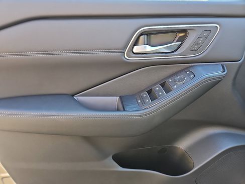 New 2026 Nissan Rogue Platinum w/ Platinum Premium Package image 10