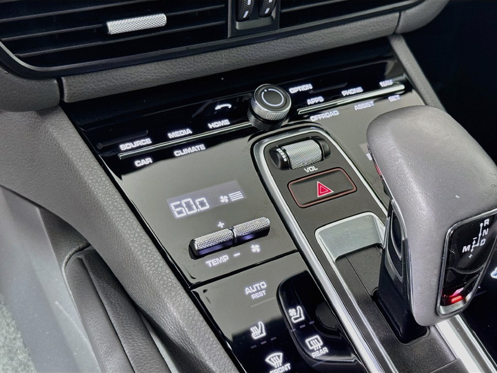 Certified 2023 Porsche Cayenne AWD/4WD image 16