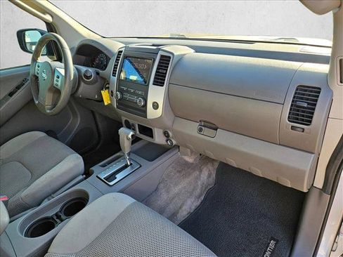 Used 2011 Nissan Frontier SV w/ SV Premium Utility Pkg RWD image 19