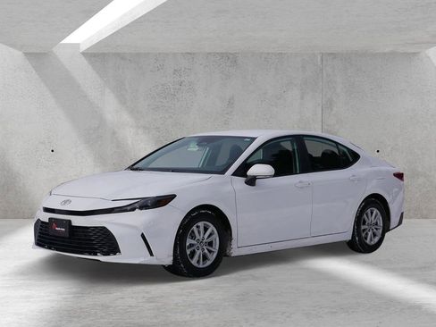 Used 2025 Toyota Camry LE FWD image 6