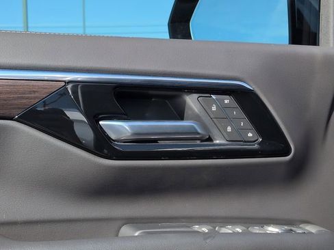 New 2026 Chevrolet Suburban Premier image 21