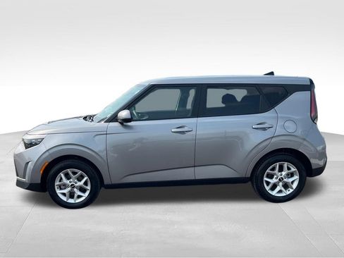 Used 2025 Kia Soul LX w/ LX Technology Package FWD image 2