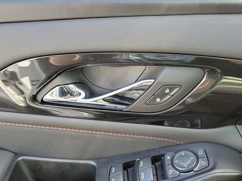 Used 2024 Chevrolet Traverse RS image 31