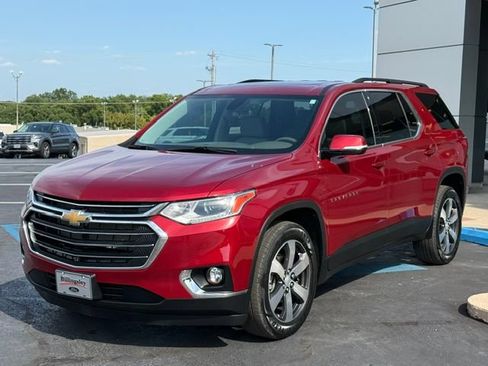 Used 2020 Chevrolet Traverse LT w/ LT Premium Package FWD image 6