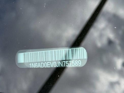 Used 2018 Nissan Frontier SV image 13