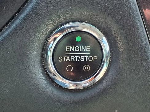 Used 2017 Ford Explorer Platinum image 18