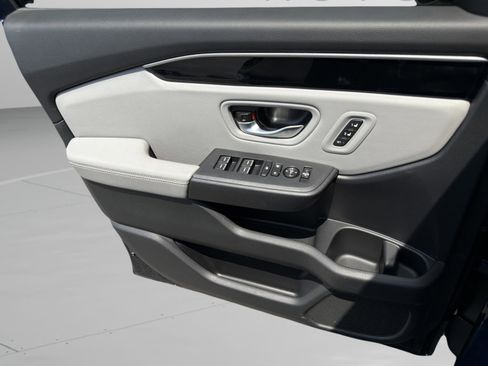 Certified 2025 Honda Pilot Touring image 23
