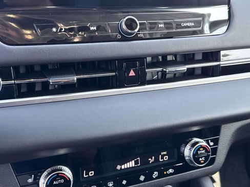 New 2025 Mitsubishi Outlander SE image 24