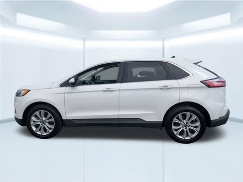 Used 2020 Ford Edge Titanium w/ Equipment Group 301A AWD/4WD image 2