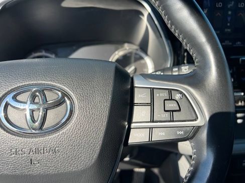 Used 2022 Toyota Highlander Platinum AWD/4WD image 17