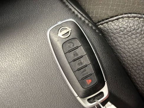 Used 2025 Nissan Pathfinder SL w/ Black Appearance Package FWD image 20