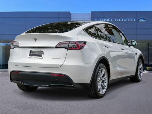 Used 2023 Tesla Model Y Long Range AWD/4WD image 4