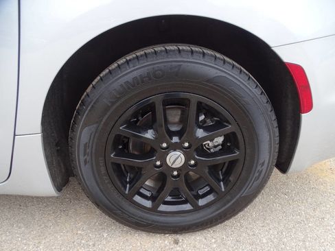 Used 2024 Chrysler Pacifica Touring-L image 46