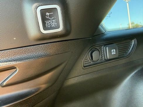 Used 2024 Jeep Grand Cherokee Limited image 33