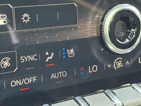 Used 2025 GMC Sierra EV Denali image 18