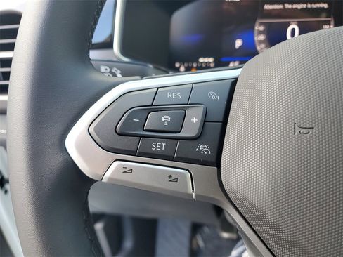 New 2026 Volkswagen Taos SE image 29