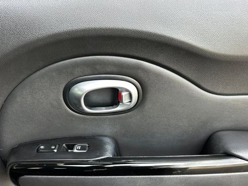 Used 2017 Kia Soul ! FWD image 19