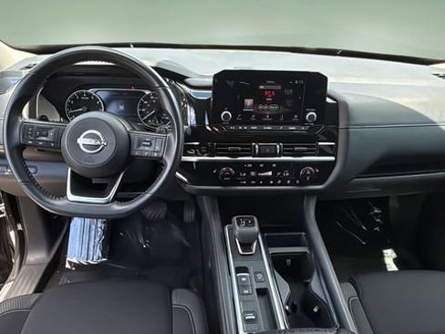 Used 2025 Nissan Pathfinder SV FWD image 16
