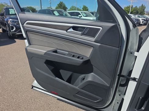 Used 2021 Volkswagen Atlas SE image 13