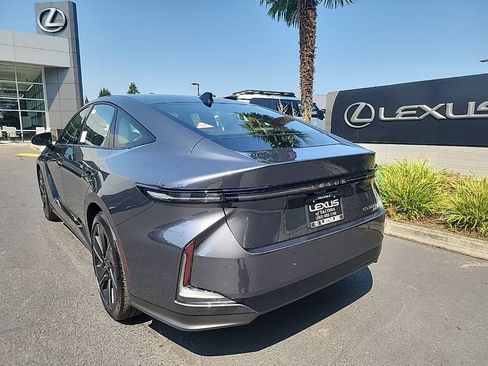 New 2026 Lexus ES 500e AWD/4WD image 3