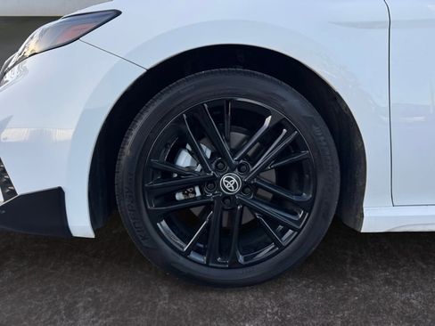 Used 2025 Toyota Camry SE image 9