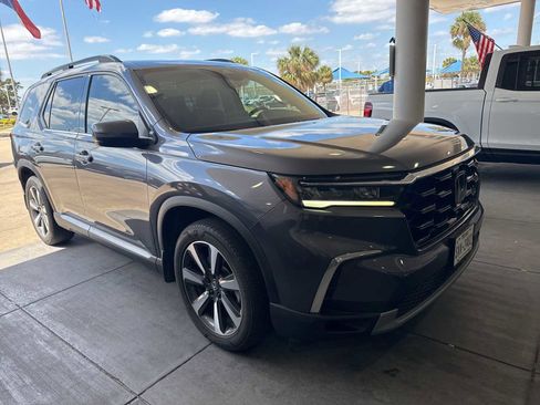Used 2023 Honda Pilot Touring image 2