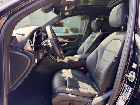 Used 2021 Mercedes-Benz GLC 300 4MATIC image 17