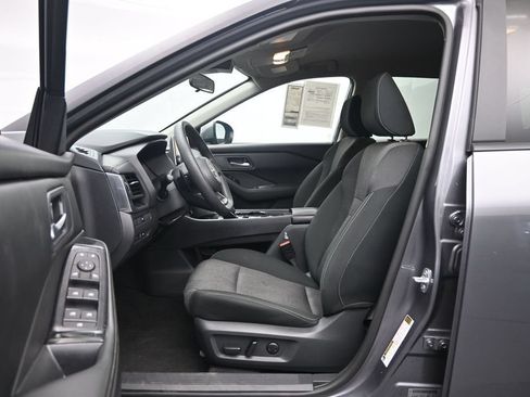 Used 2024 Nissan Rogue SV FWD image 23