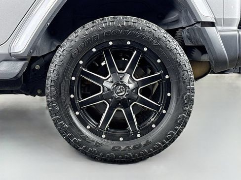 Used 2018 Jeep Wrangler Unlimited Sahara AWD/4WD image 34