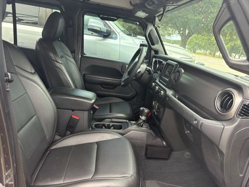 Used 2023 Jeep Gladiator Sport AWD/4WD image 22