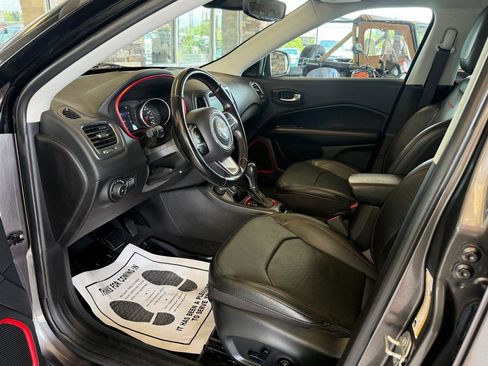 Used 2021 Jeep Compass Trailhawk w/ Sun and Sound Group AWD/4WD image 9