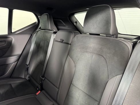 Certified 2025 Volvo XC40 B5 Plus AWD/4WD image 14