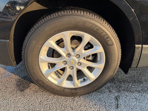 Used 2019 Chevrolet Equinox LT w/ Driver Convenience Package image 12