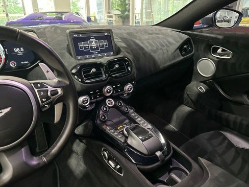 Used 2019 Aston Martin V8 Vantage Coupe RWD image 4