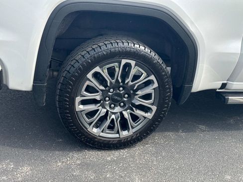 Used 2023 GMC Sierra 1500 Denali Ultimate AWD/4WD image 11