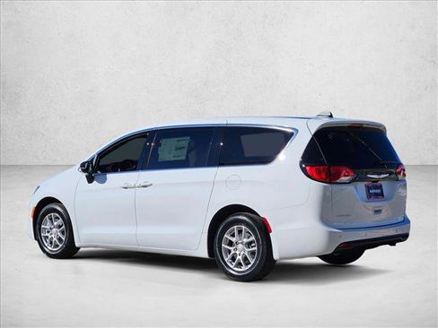 New 2026 Chrysler Voyager LX image 9