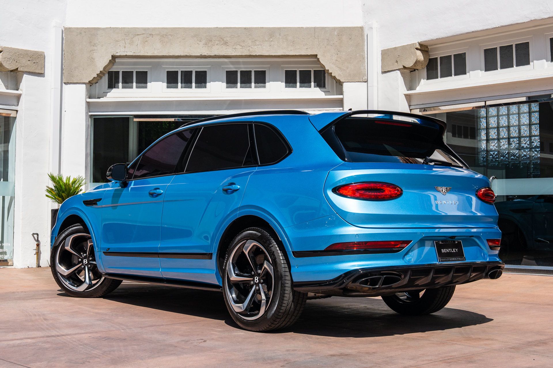 Used 2023 Bentley Bentayga AWD/4WD image 3