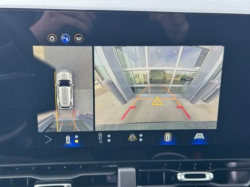 New 2026 Chevrolet Equinox LT w/ Convenience Package II AWD/4WD image 4