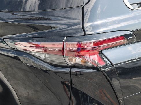 Used 2026 Toyota Sienna LE FWD image 10