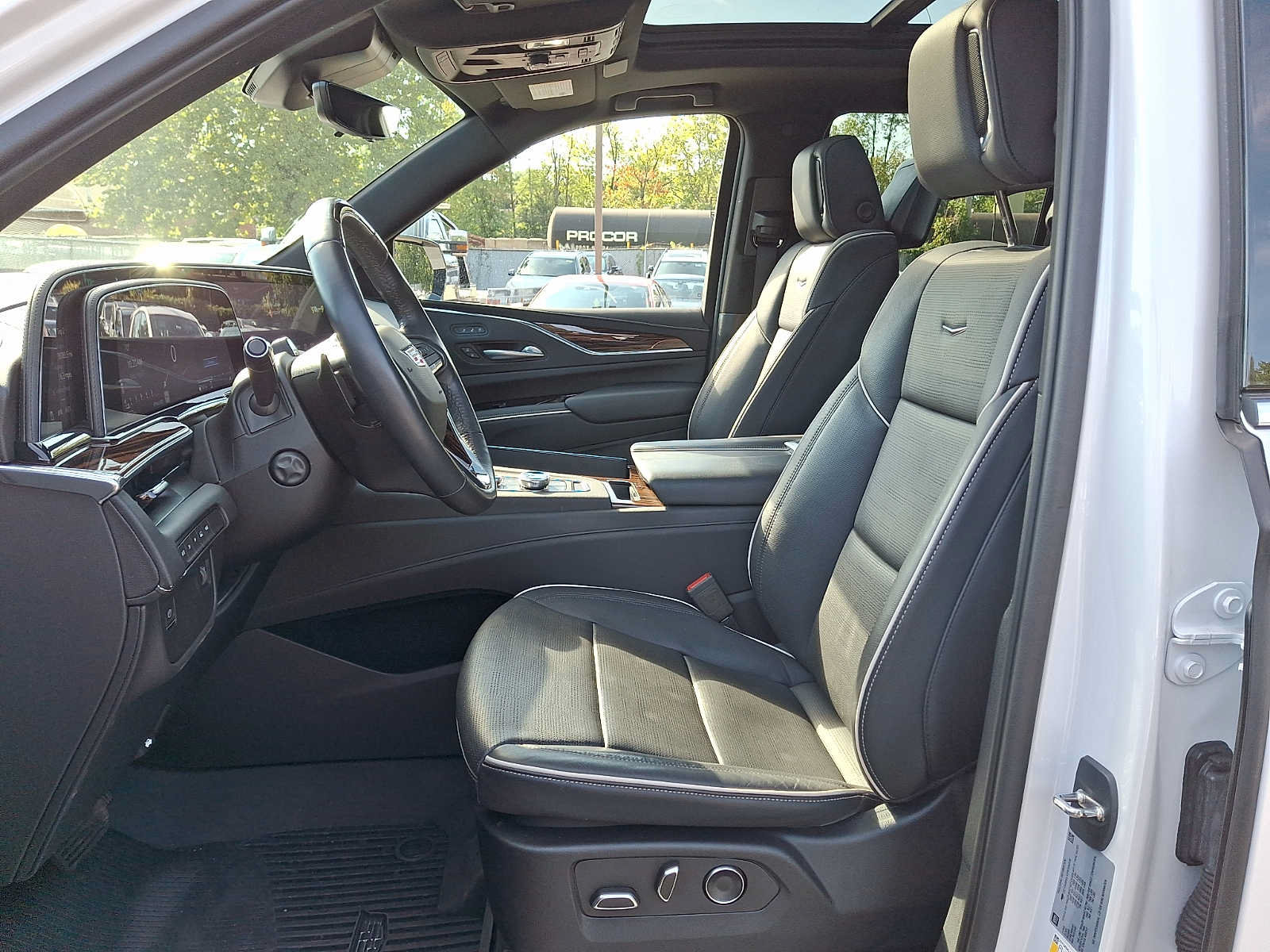 Used 2023 Cadillac Escalade Premium Luxury w/ LPO, Floor Liner Package AWD/4WD image 12