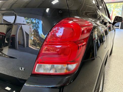 Used 2020 Chevrolet Trax LT w/ LT Convenience Package image 8