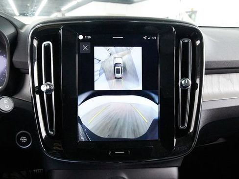 Certified 2026 Volvo XC40 B5 Plus AWD/4WD image 15