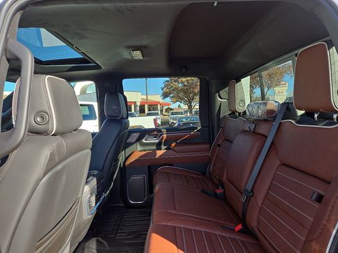 New 2026 GMC Sierra 3500 Denali Ultimate w/ LPO, Black Badging Package AWD/4WD image 8