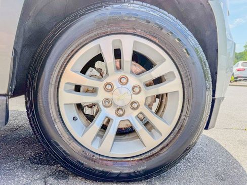 Used 2017 Chevrolet Suburban LT image 22