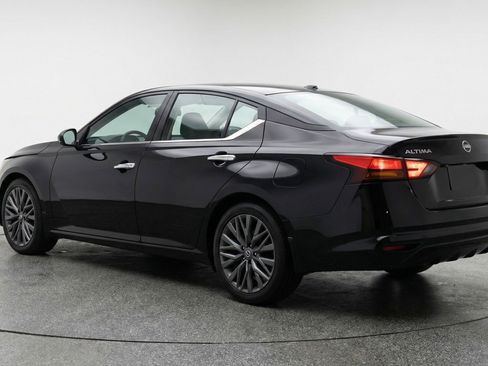 Used 2025 Nissan Altima 2.5 SV FWD image 6