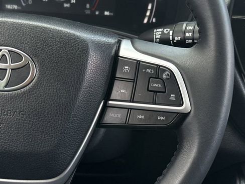 Used 2025 Toyota Grand Highlander XLE image 15