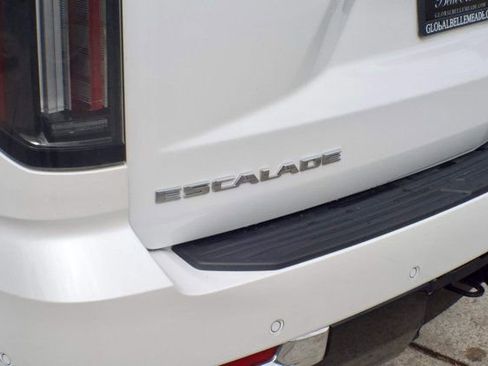 Used 2025 Cadillac Escalade Premium Luxury AWD/4WD image 16
