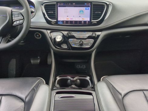 Used 2025 Chrysler Pacifica Limited FWD image 52
