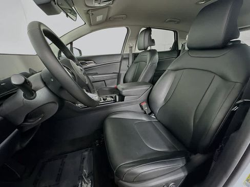 Used 2024 Kia Sportage EX FWD image 12