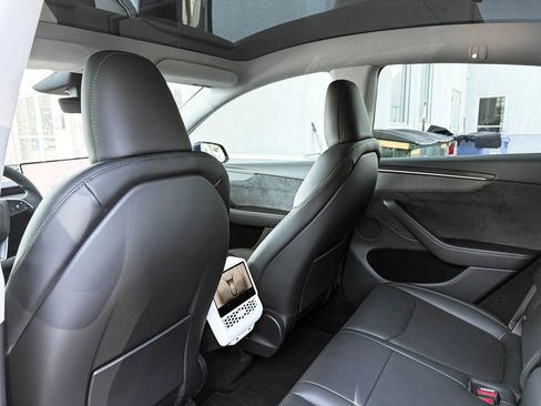 Used 2026 Tesla Model Y Long Range image 23